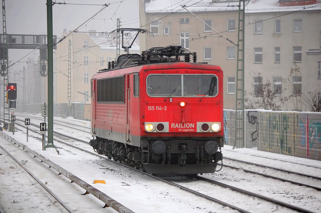 155 114-2 Richtung Berliner Westhafen, 23.12.10 Berlin-Wedding. 