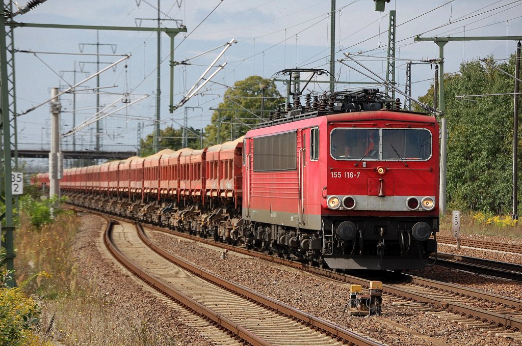 155 116-7 mit Ganzzug Sch�ttgutkippwagen mit Sandbef�llung, 31.08.11 Bhf. Flughafen Berlin-Sch�nefeld.