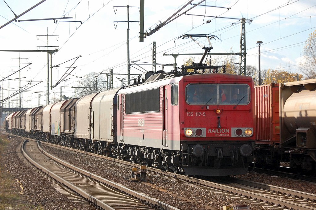 155 117-5 mit G�terzug f�r Stahlcoiltransporte am 06.11.12 Bhf. Flughafen Berlin-Sch�nefeld.