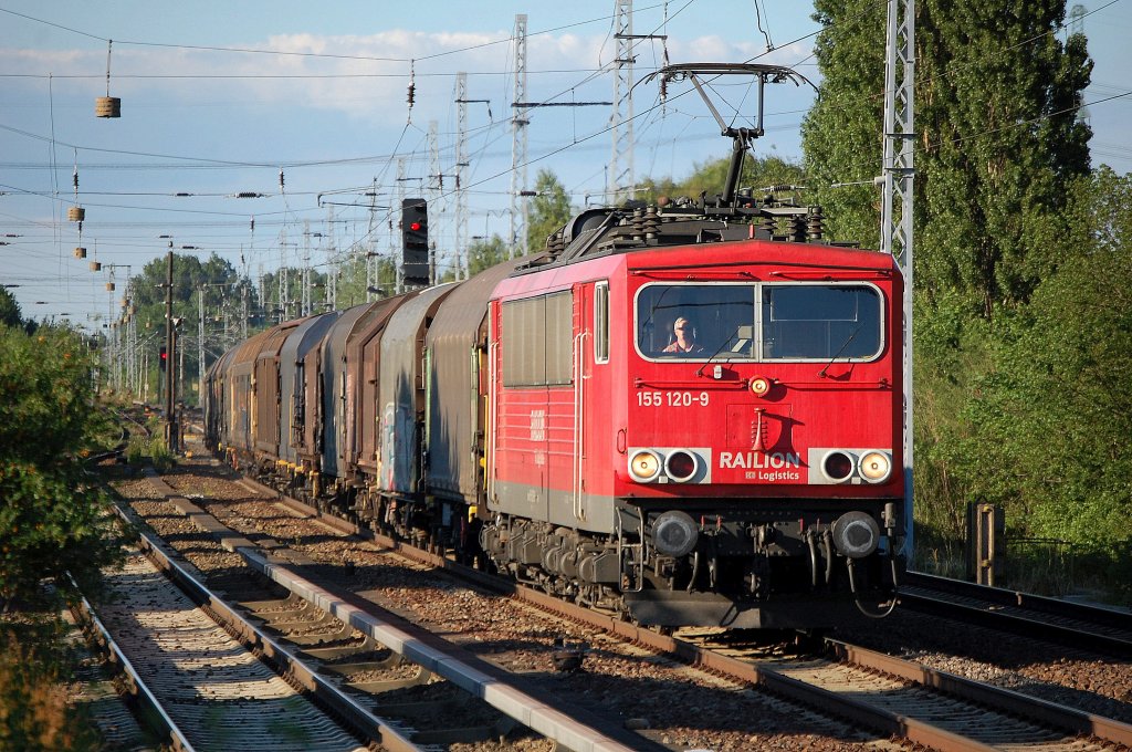 155 120-9 mit einem Ganzzug Coiltransportwagen (Teleskopdach+Planen�berzug) Richtung Karower Kreuz Berlin, 16.06.10 Berlin-Karow.