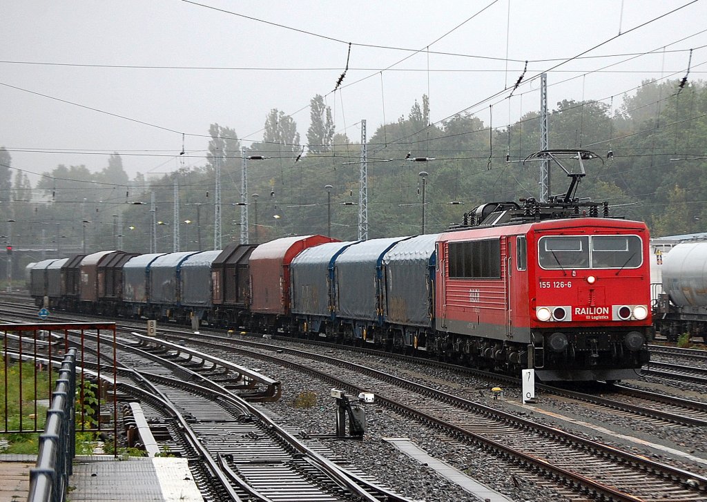 155 126-6 mit einem G�terzug Coiltransportwagen (Teleskopdach- u. Schiebeplanenwagen) Richtung Bornholmer Str., 26.09.10 Berlin Greifswalder Str.