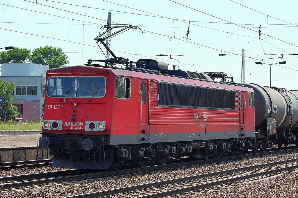 155 127-4 mit Kesselwagenzug am 04.07.12 Bhf. Flughafen Berlin-Sch�nefeld.