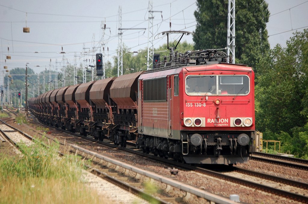 155 130-8 mit Ganzzug Sch�ttgutwagen, 08.06.11 Berlin-Karow.