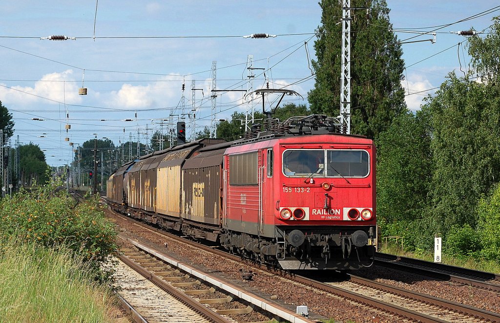 155 133-2 mit Ganzzug Schuiebewandwagen (Papier) am 11.06.13 Berlin-Karow.