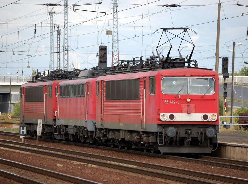 155 142-3 mit Lokzug 140�r + 155�r am Haken, 17.08.08 Bhf. Flughafen Berlin-Sch�nefeld.
