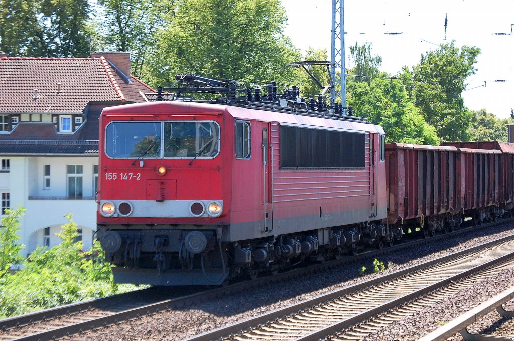 155 147-2 mit Ganzzug offener G�terwagen, 29.06.11 Berlin-Karow.