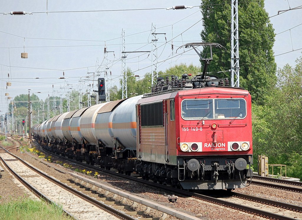 155 149-8 mit einem Ganzzug Gasdruckkesselwagen, 11.05.11 Berlin-Karow.
