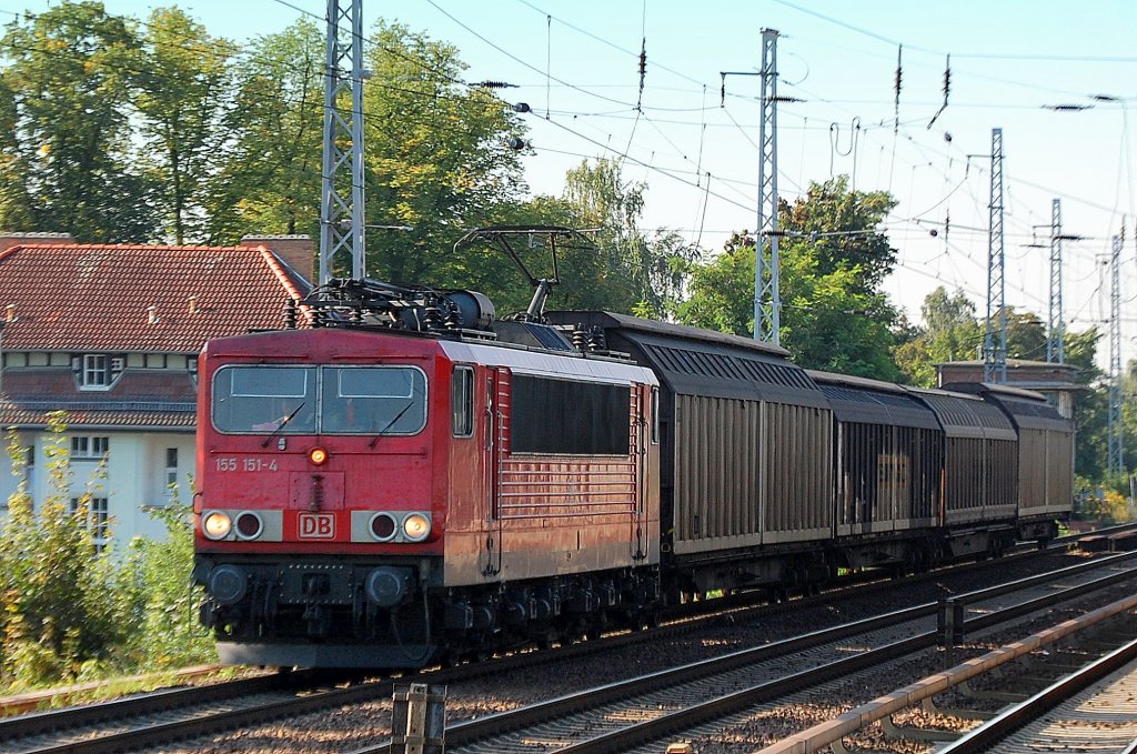 155 151-4 mit einem Kurzzug Schiebewandwagen Richtung Bernau am 11.09.12 Berlin-Karow.