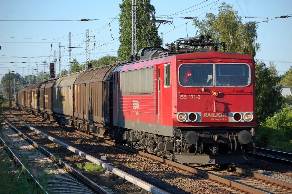 155 171-2 mit Ganzzug Schiebewandwagen Richtung Karower Kreuz Berlin, 17.06.10 Berlin-Karow. 