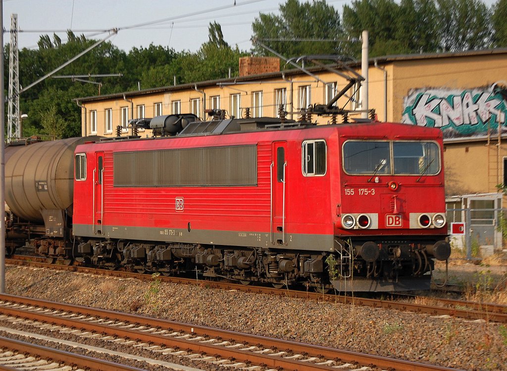 155 175-3 mit einigen wenigen unterschiedlichen G�terwagen Richtung Berliner Innenstadt, 13.07.10 Berlin-Blankenburg.