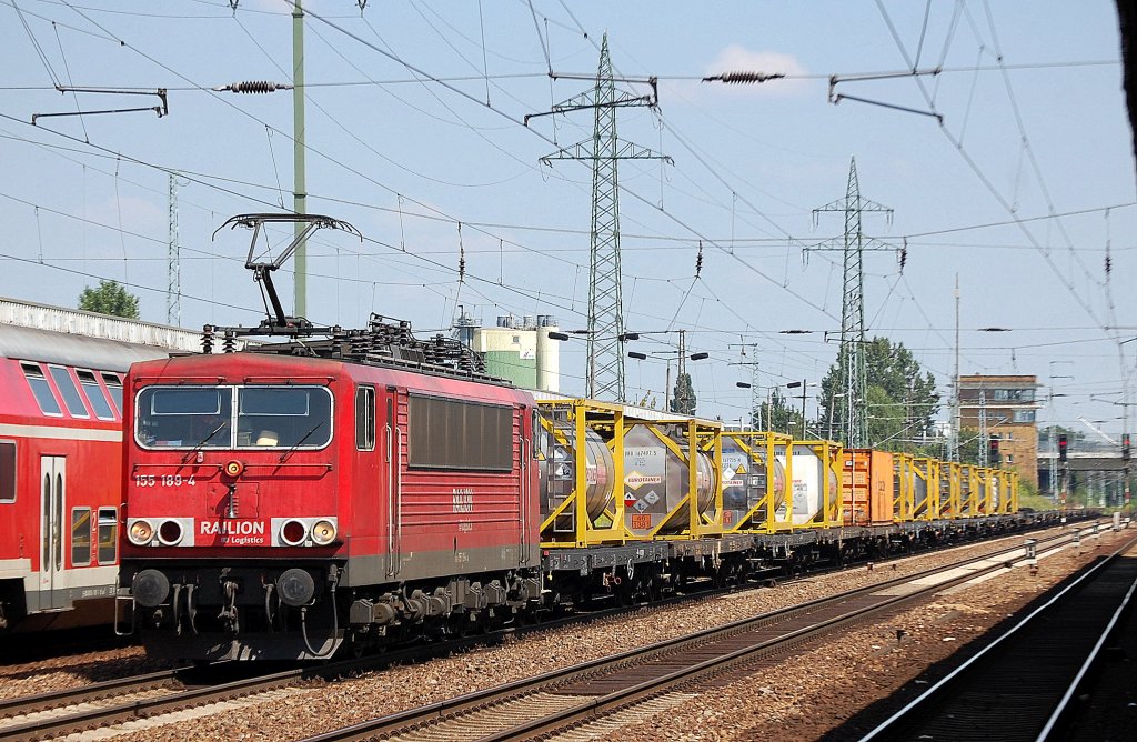155 189-4 mit Containerzug am 27.07.12 Bhf. Flughafen Berlin-Sch�nefeld.