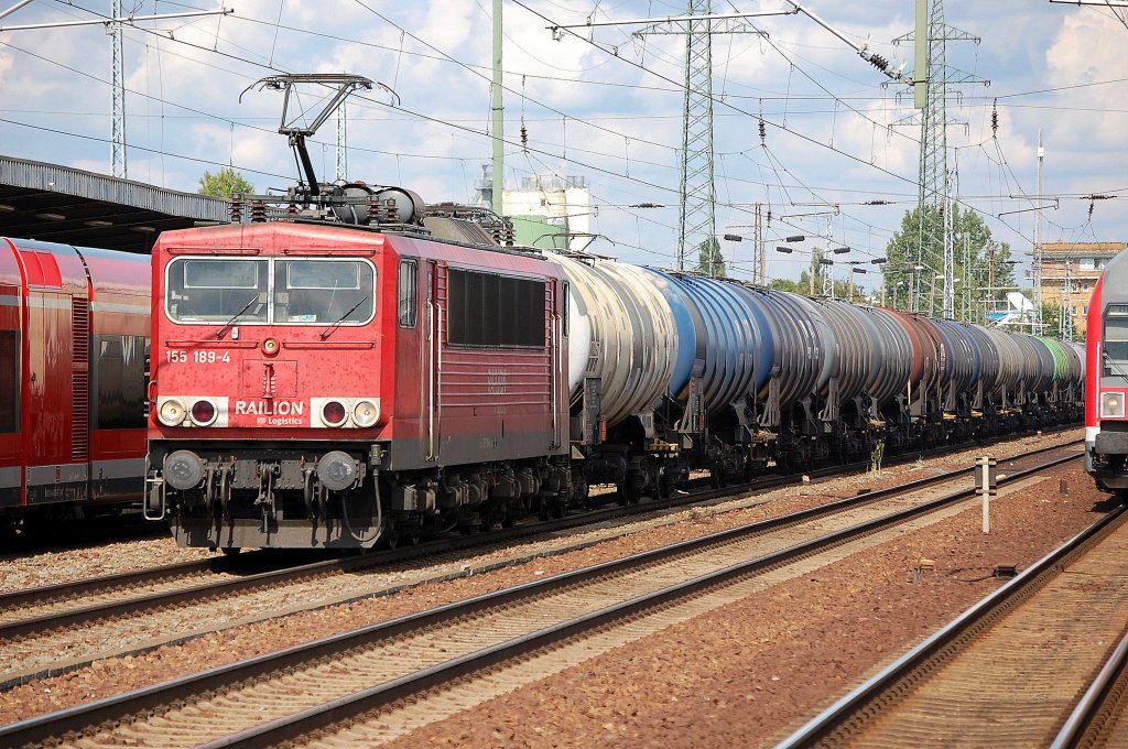 155 189-4 mit Kesselwagenzug am 26.07.11 Bhf. Flughafen Berlin-Sch�nefeld.