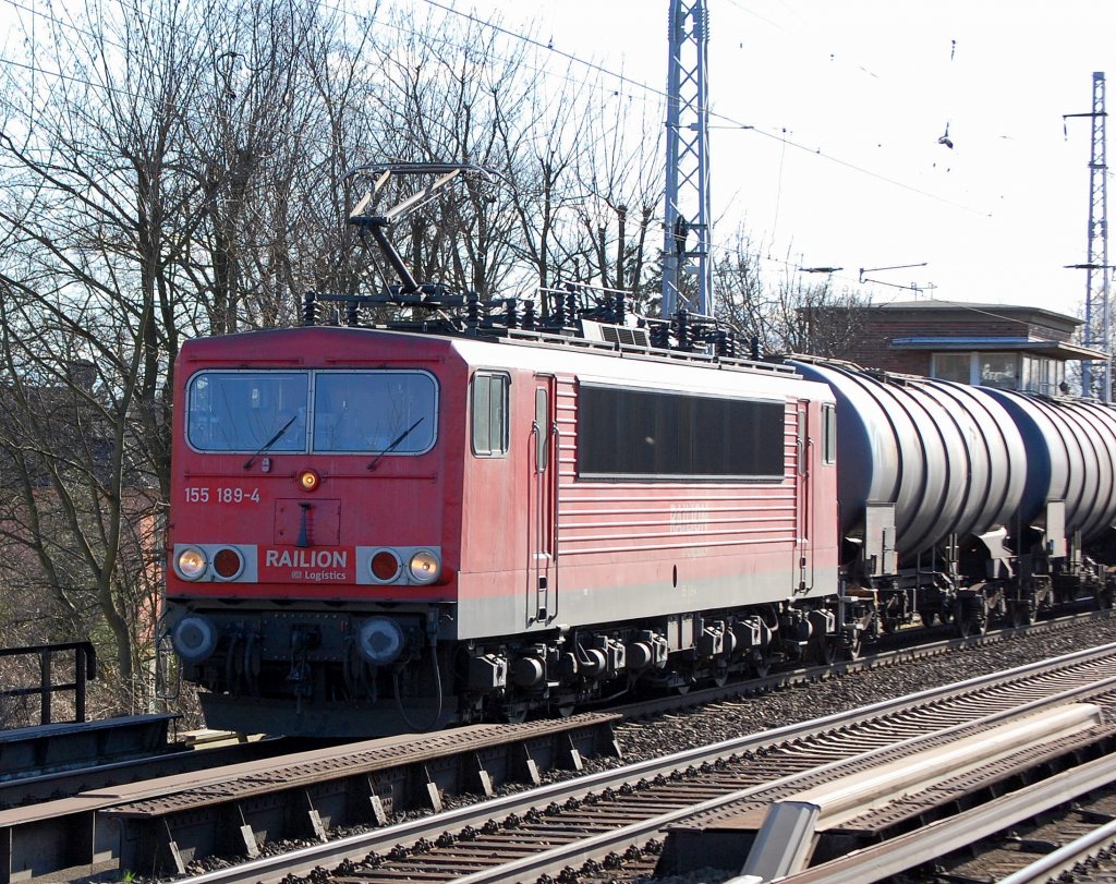 155 189-4 mit Leerzug Kesselwagen Richtung Schwedt �ber Bernau, 19.03.09 Berlin-Karow.