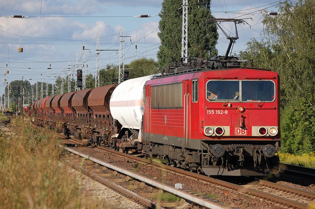 155 192-8 mit gemischtem G�terzug, 14.08.12 Berlin-Karow.