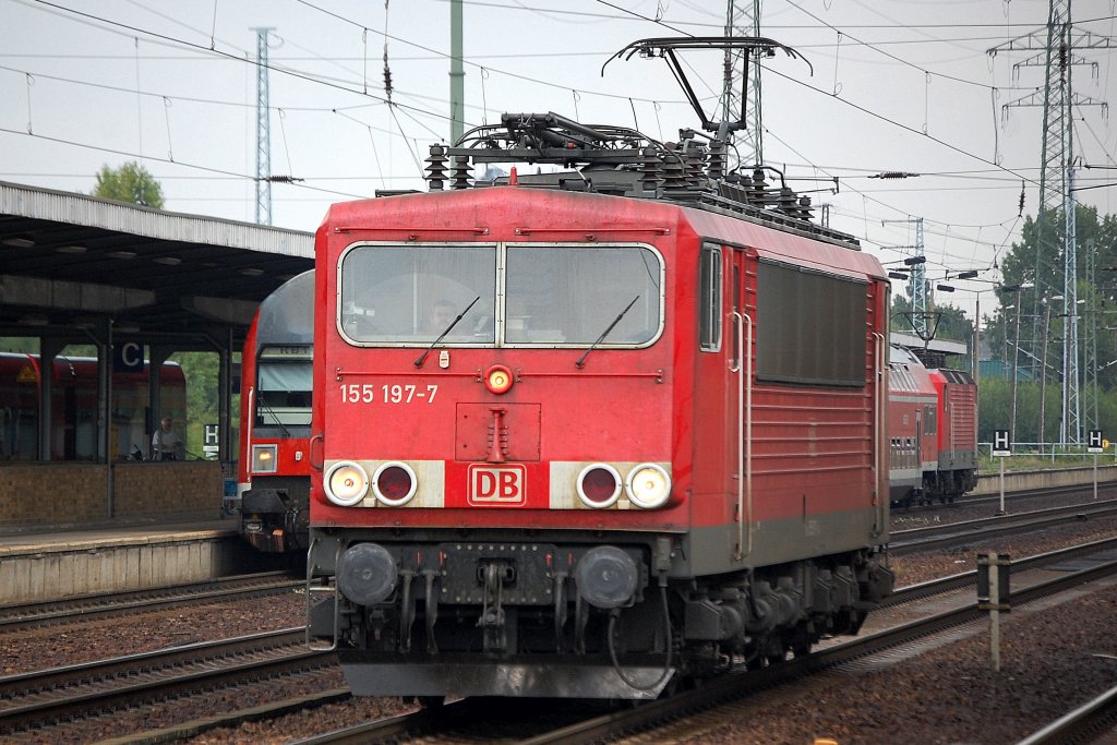 155 197-7 auf Leerfahrt durch den Bhf. Flughafen Berlin-Sch�nefeld, 09.08.10
