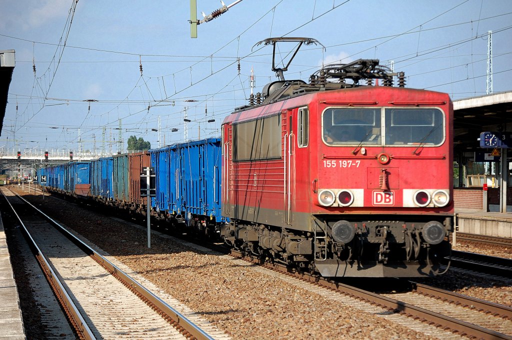 155 197-7 mit gemischtem G�terzug am 04.07.12 Bhf. Flughafen Berlin-Sch�nefeld.