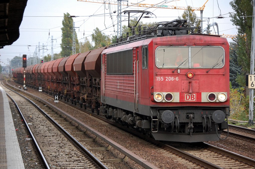 155 206-6 mit Ganzzug Sch�ttgutwagen, 12.10.12 Berlin-Karow.