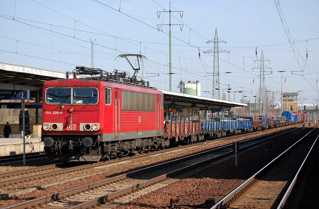 155 206-6 mit gemischtem G�terzug mit Stahlwaren aus Polen, 06.03.12 Bhf. Flughafen Berlin-Sch�nefeld.
