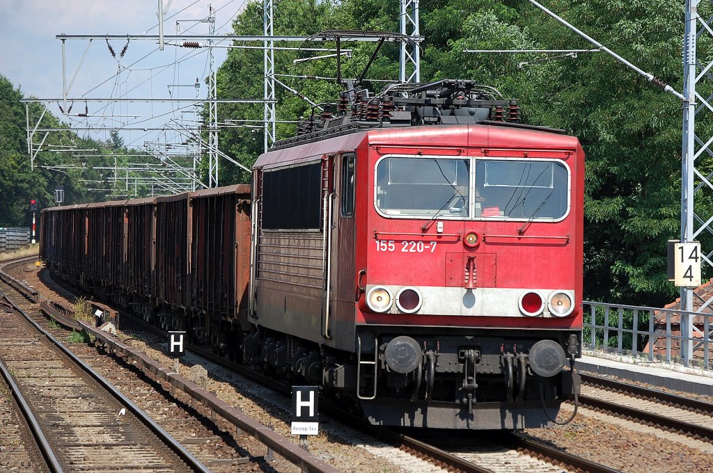 155 220-7 mit einem Ganzzug offener G�terwagen Richtung Karower Kreuz Berlin, 14.07.10 Berlin-Buch.