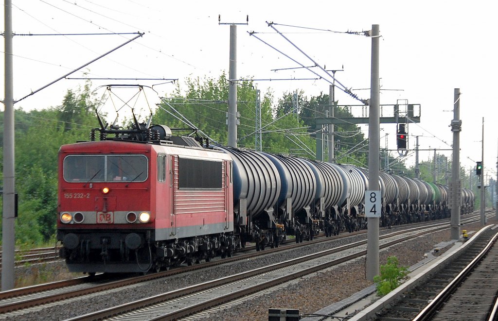 155 232-2 mit einem Leerzug Kesselwagen f�r Benzin Richtung Schwedt �ber Bernau, 05.07.10 Berlin-Blankenburg.