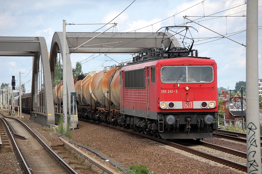 155 241-3 mit gemischtem G�terzug, 11.07.11 Berlin-Pankow.