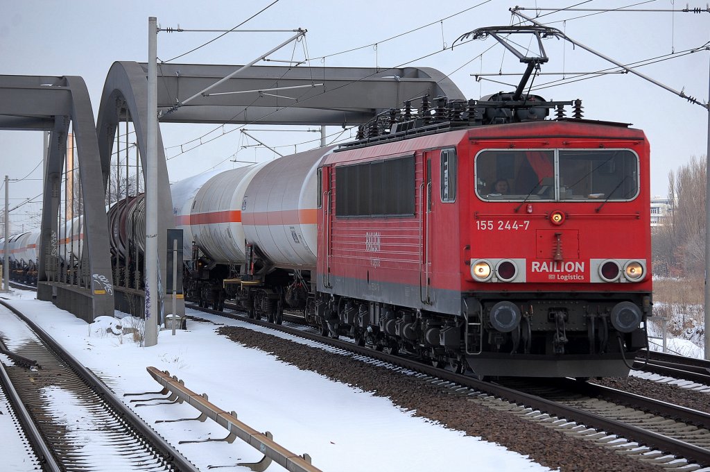 155 244-7 mit Ganzzug Gasdruckkkesselwagen (Butangas) Richtung Innnenstadt, 22.03.13 Berlin-Pankow.