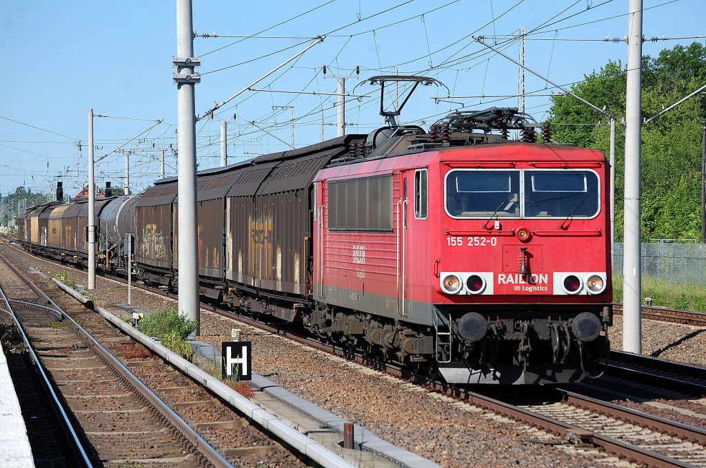 155 252-0 mit gemischtem G�terzug am 05.06.13 Richtung Innenstadt, Berlin-Blankenburg.