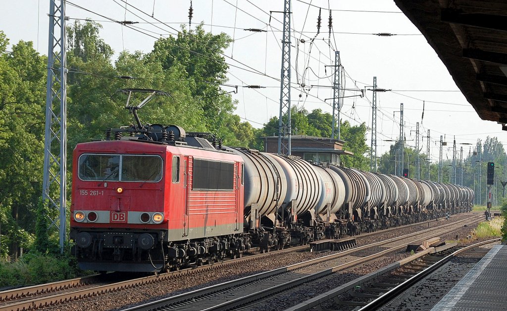 155 261-1 mit Kesselwagenzug am 20.06.13 Berlin-Karow. 