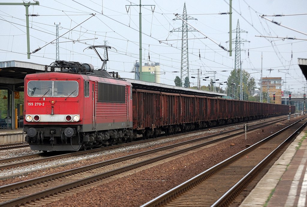 155 270-2 mit Ganzzug offener G�terwagen, 06.10.10 Bhf. Berlin-Sch�nefeld Flughafen.