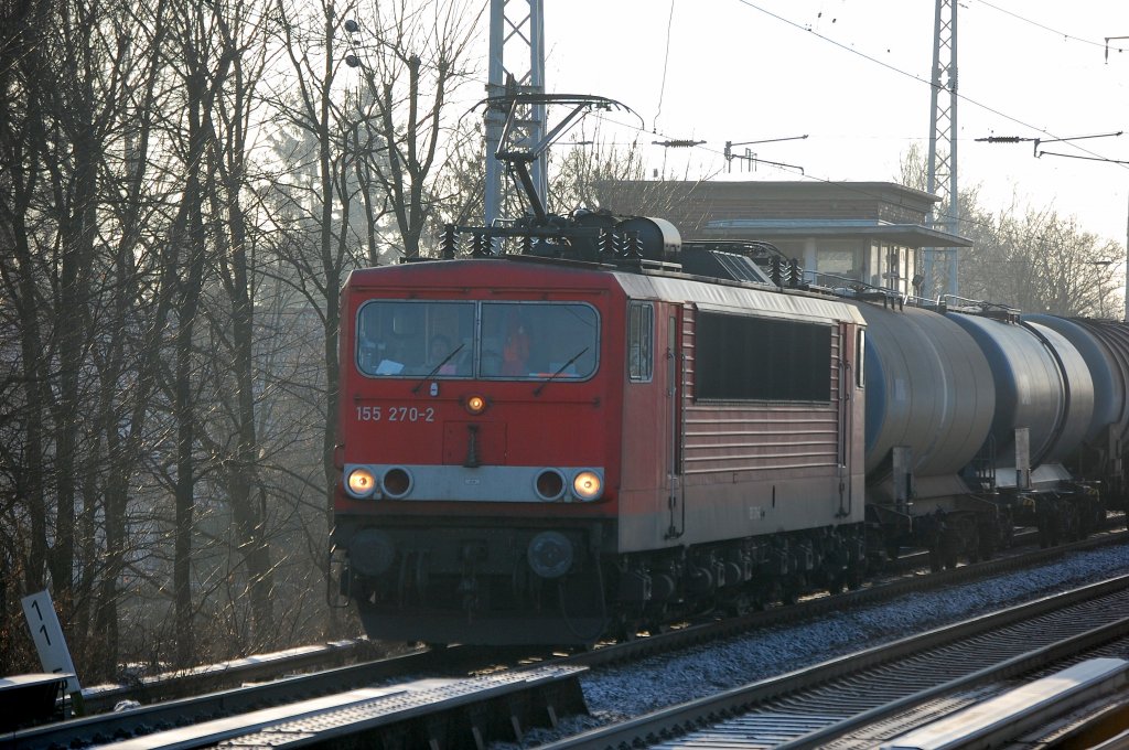 155 270-2 mit Leerzug Kesselwagen Richtung Schwedt, 31.12.08 Berlin-Karow.