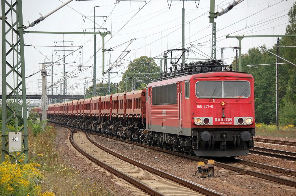 155 271-0 mit Ganzzug Sch�ttgutkippwagen (Sandbef�llung) am 17.08.11 Bhf. Flughafen Berlin-Sch�nefeld.