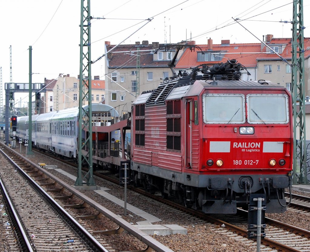 180 012-7 als PbZ mit DB Autotransportwagen und Berlin-Warschau Express Wagengarnitur Richtung Abstellplatz Berlin-Grunewald, 05.09.08 Berlin-Wedding.
