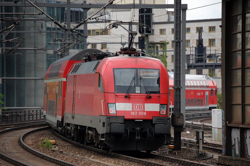 182 008 mit dem RE1 als Schublok am 01.06.13 H�he Berlin Zoologischer Garten.