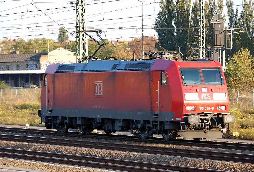185 048-6 unterwegs Richtung Berlin-Wedding, 18.10.10 Berlin-Beusselstr.