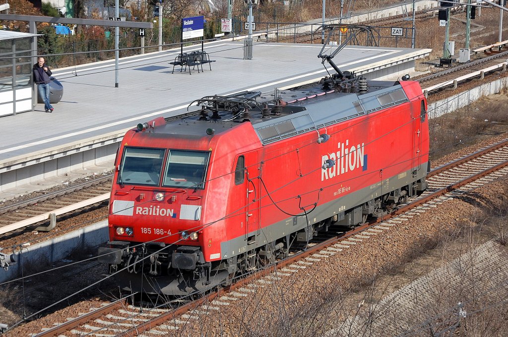 185 186-4 auf Leerfahrt Richtung Berlin-Spandau am 22.03.10 Berlin-Westhafen.  