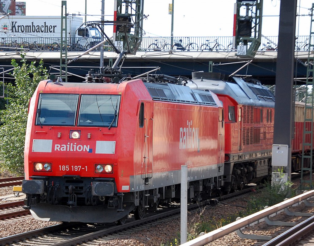 185 197-1 mit Ludmilla und gemischtem G�terzug Richtung Berlin-Wedding, 15.09.10 Berlin-Beusselstr.