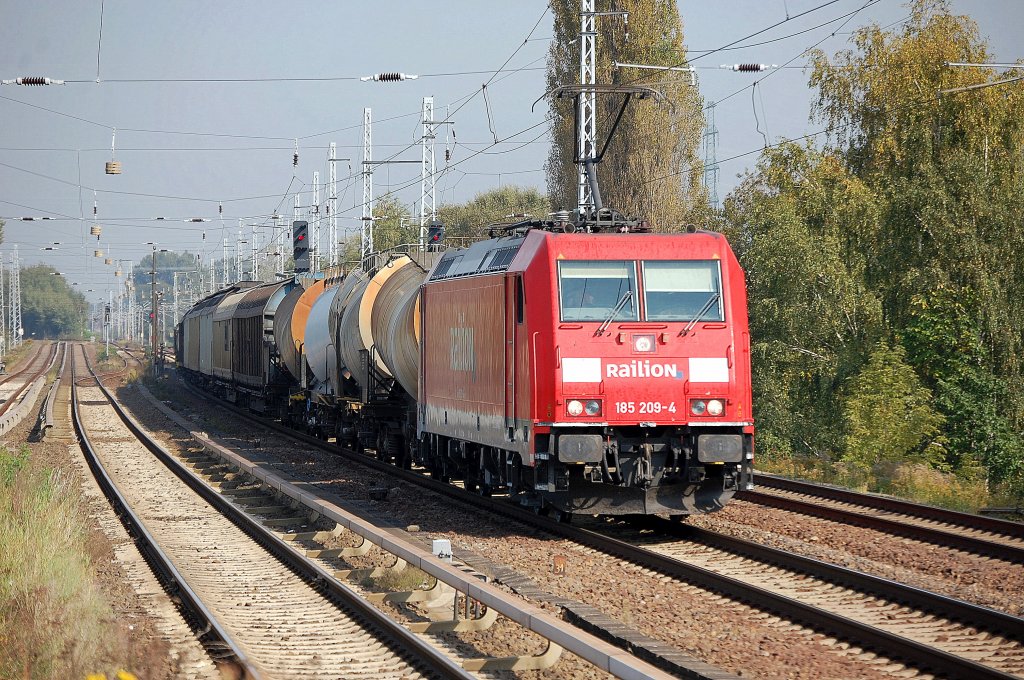 185 209-4 mit gemischtem G�terzug am 27.09.11 Berlin-Karow.