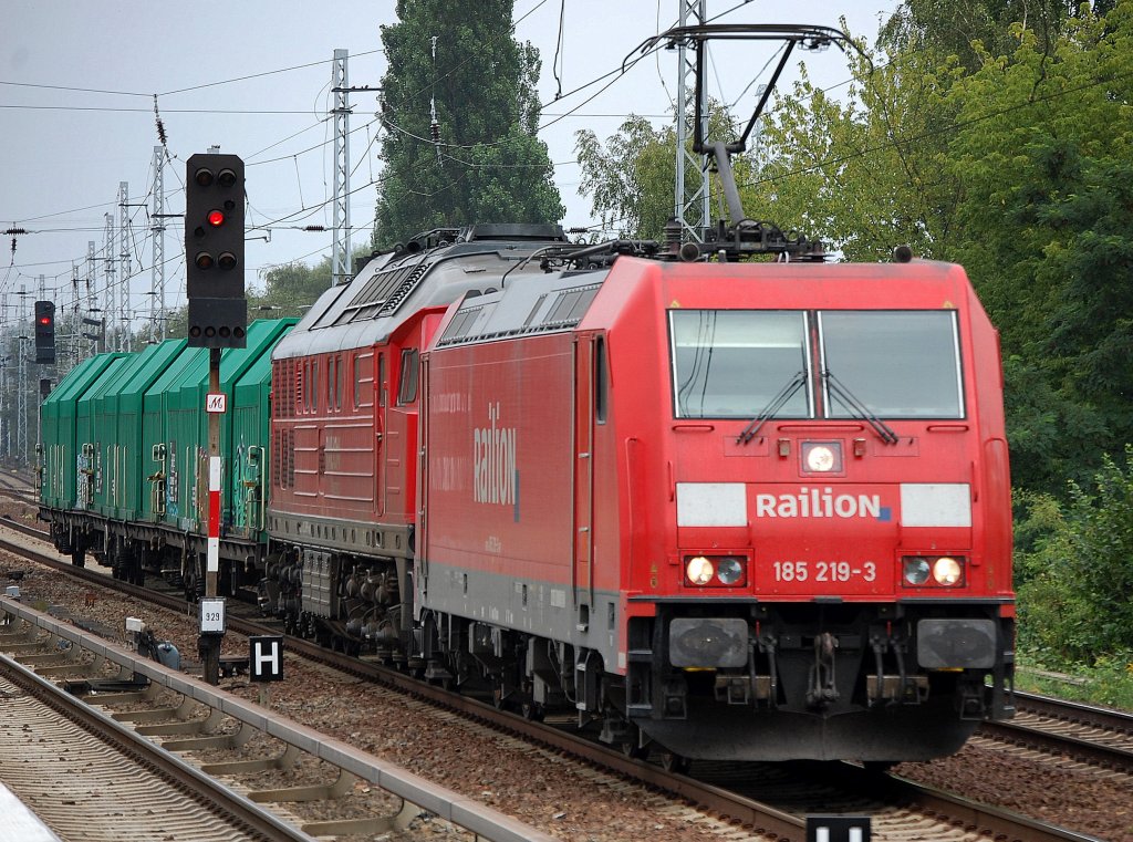 185 219-3 mit Ludmilla und drei polnischen Teleskopdachwagen Richtung Karower Kreuz Berlin, 06.08.09 Berlin-Karow.