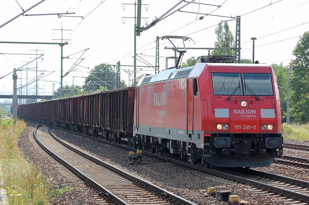 185 249-0 mit Ganzzug offener G�terwagen mit dem Ziel Stendell Anschluss PCK Schwedt am 11.07.11 Bhf. Flughafen Berlin-Sch�nefeld.