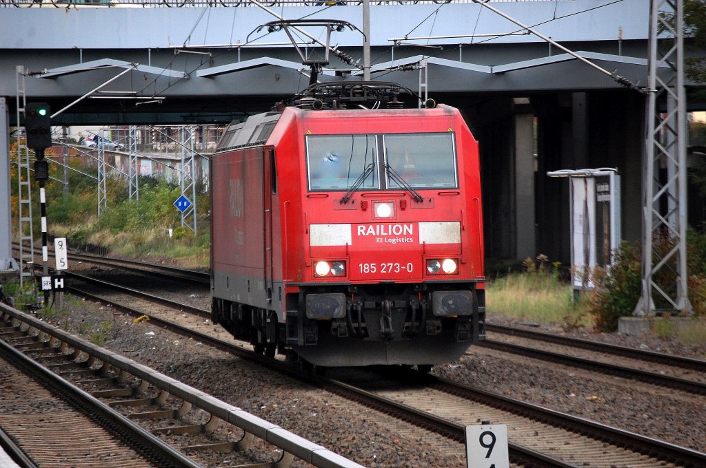 185 273-0 auf dem Weg in die Berliner Innenstadt, 21.10.10 Berlin Landsberger Allee. 