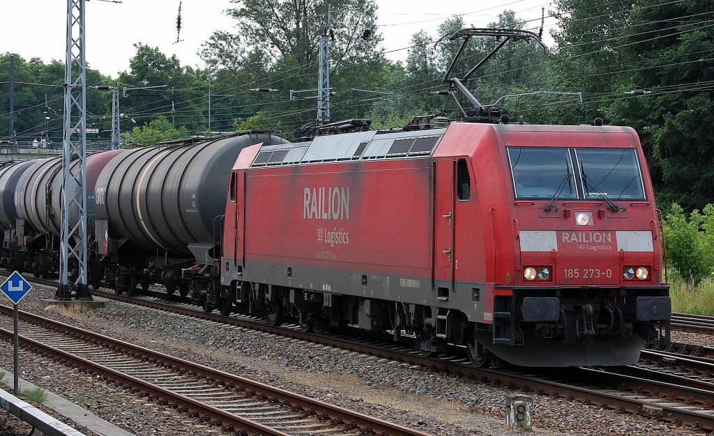 185 273-0 mit Kesselwagenzug Richtung Nordosten, 01.07.13 Berlin-Springpfuhl.