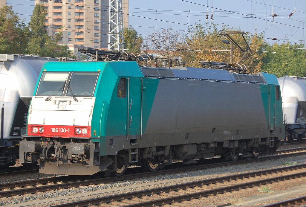 186 130-1 (91 80 6186 130-1 D-DB) Richtung Berlin Rummelsburg unterwegs, 12.10.10 Berlin Greifswalder Str.