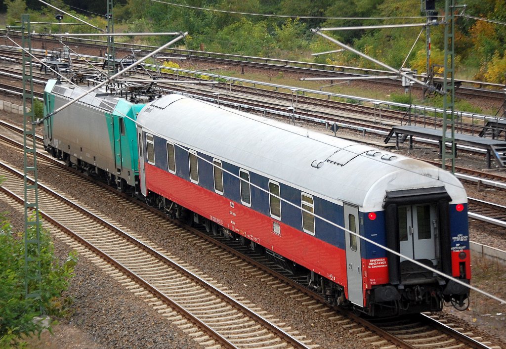 186 130-1 der DB als PbZ mit russischem Schlafwagen unterwegs, 22.10.10 Berliner innenring H�he Knobelsdorffstr. Richtung Berlin Jungfernheide. 