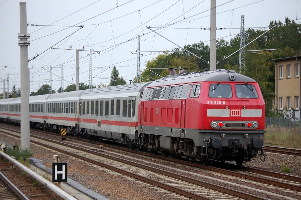 218 836-5 am Ende des IC 2426 zum Seebad Heringsdorf am 21.09.12 Berlin-Blankenburg. 