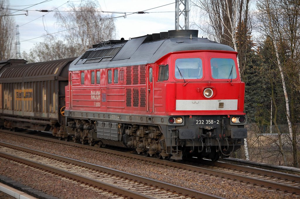 232 358-2 am 05.04.12 Berlin Karow mit Ganzzug Schiebewandwagen.