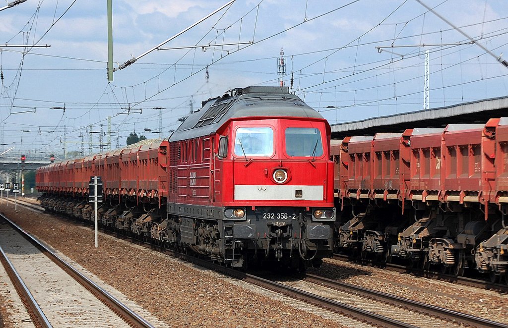 232 358-2 mit einen Zug Sch�ttgutkippwagen am 04.07.12 Bhf. Flughafen Berlin-Sch�nefeld.