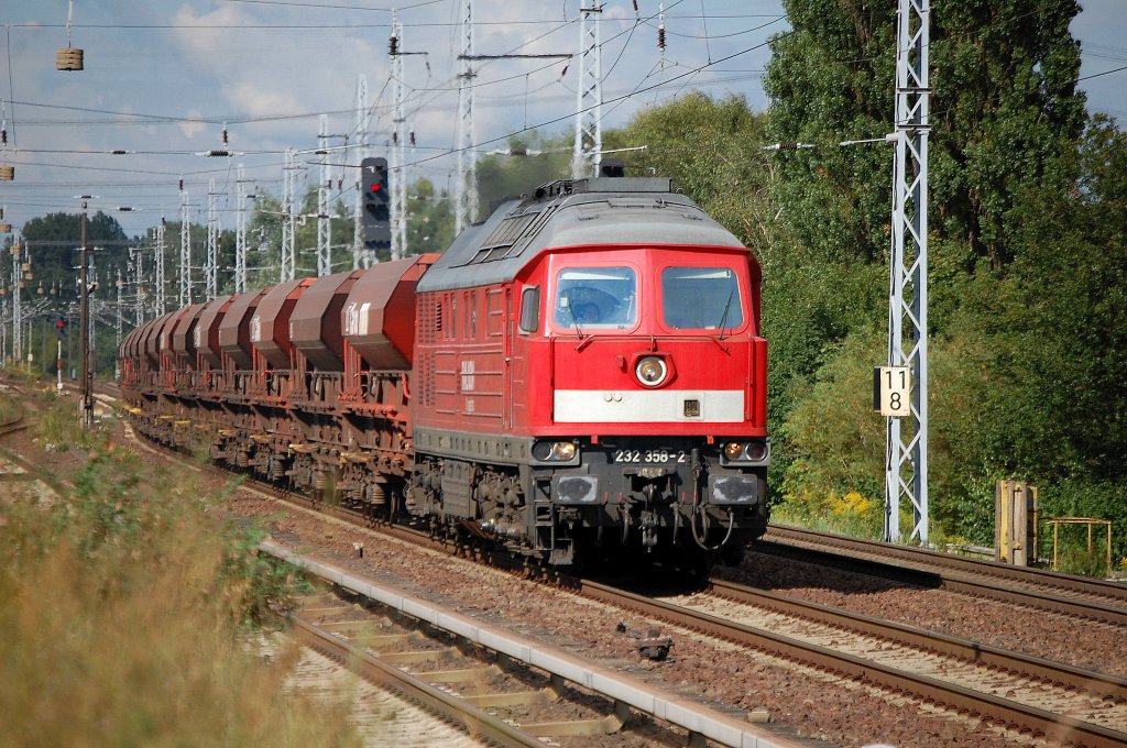 232 358-2 mit Ganzzug Sch�ttgutwagen, 13.08.12 Berlin-Karow.