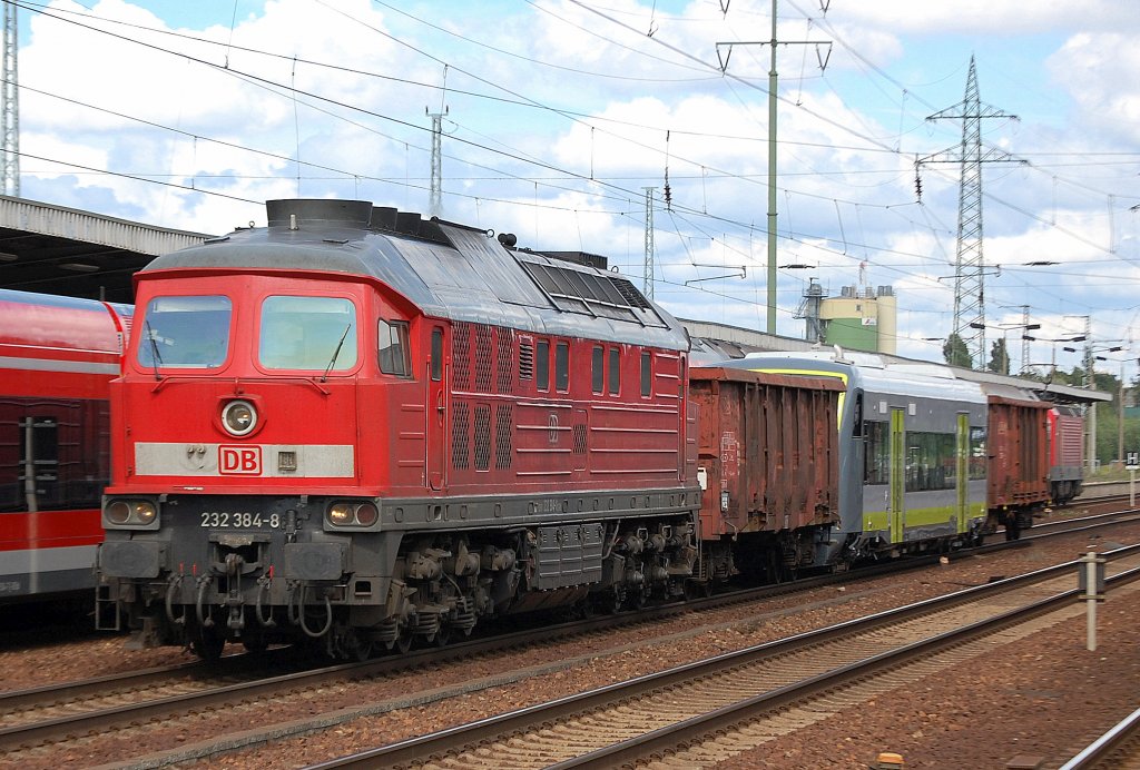 232 384-8 mit einer �berf�hrungsfahrt eines fabrikneuen RegioShuttle f�r die neue Gesellschaft agilis in Oberfranken(Bayern) am 16.08.10 bei der Durchfahrt im Bhf. Flughafen Berlin-Sch�nefeld.
