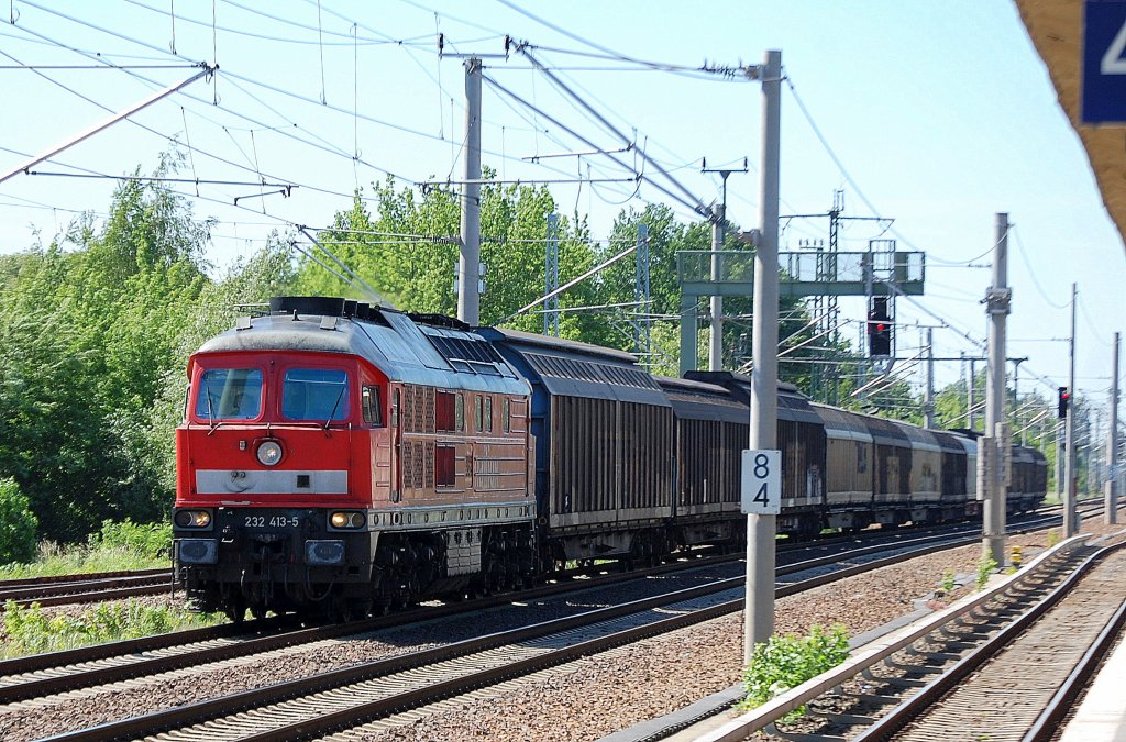 232 413-5 mit Ganzzug Schiebewandwagen, 24.05.12 Berlin-Blankenburg.