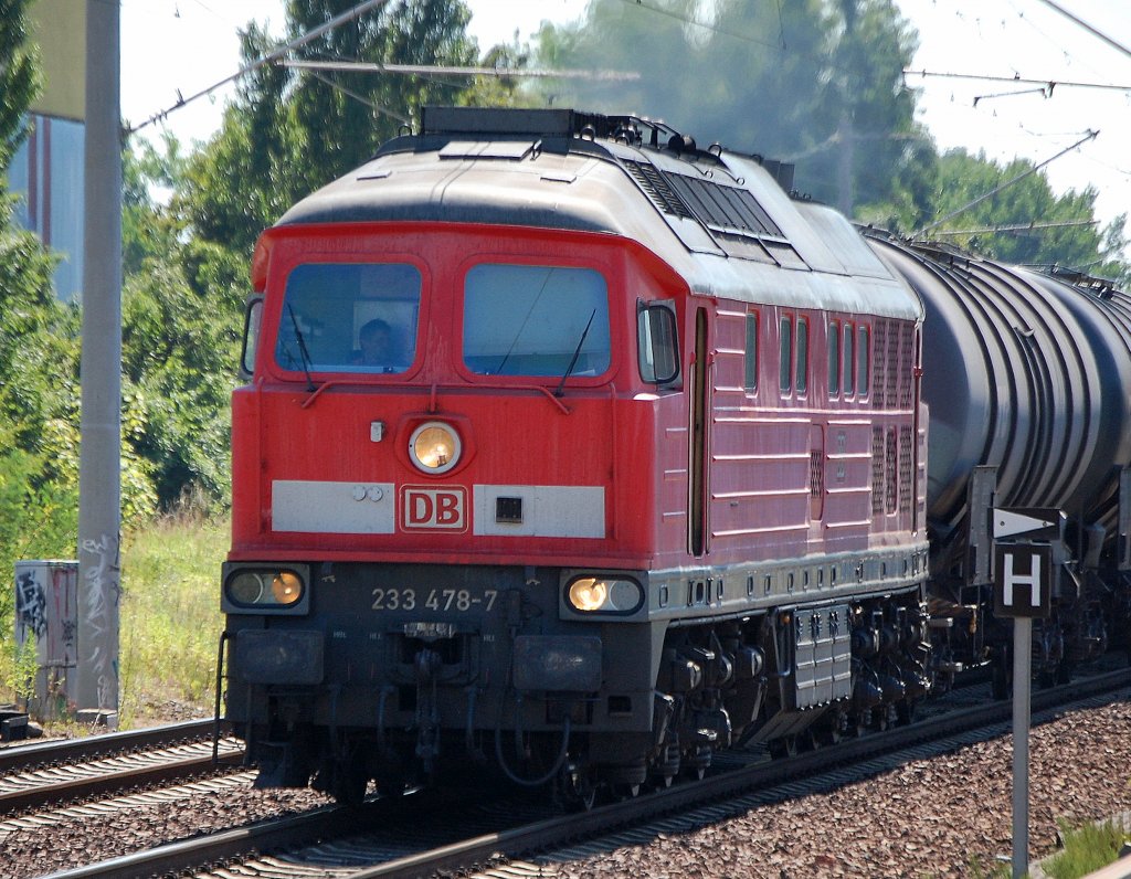 233 478-7 mit einem Leerzug Kesselwagen �ber Bernau Richtung Schwedt, 09.07.10 Berlin-Pankow.